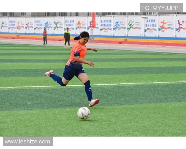 昆仑山脚下的足球传奇昆，如何从草根崛起成为世界级球星